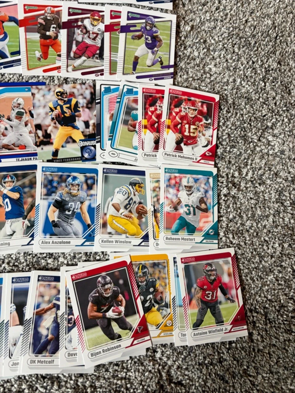 Lot of 120 mixed years Panini Donruss 2017-2024 football cards - Picture 2 of 11